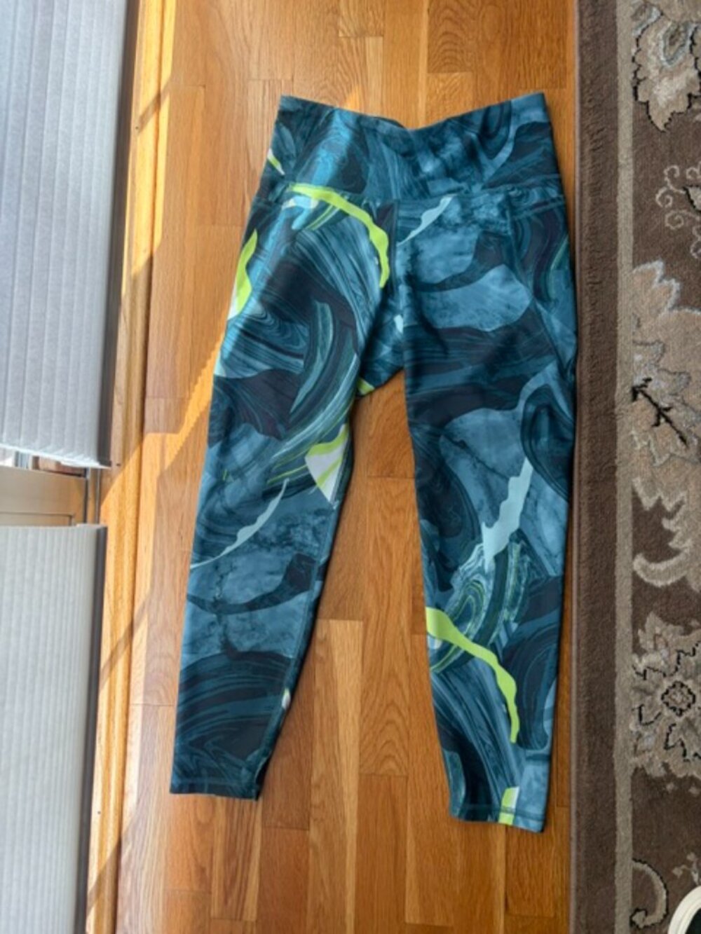 Set of 3 Old Navy Active Leggings - Picture 2 of 8